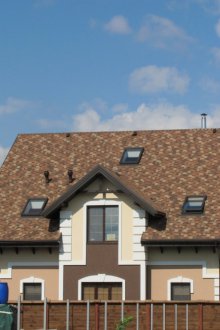 Κυλινδρικά καφέ πλακάκια