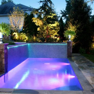 Piscina retroiluminada