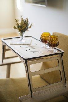 Στερεό τραπέζι πρωινό