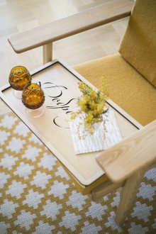 Πρωινό τραπέζι με την επιγραφή