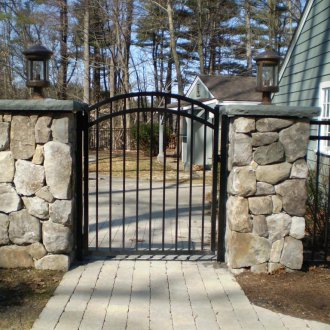 Πέτρινοι πυλώνες για πύλες