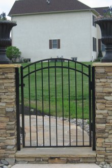 Πύλες για πύλες από διακοσμητική πέτρα