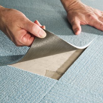 Εγκατάσταση πλακιδίων χαλιών