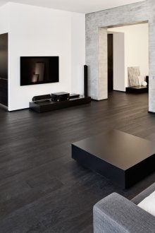 Μαύρο έλασμα σε διαμέρισμα στούντιο