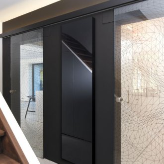 Κάθετο ψυγείο στο διαμέρισμα