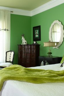 Πράσινο στο νεοκλασικό υπνοδωμάτιο
