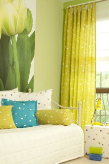 Polka dot κρέμες ελιάς στο σαλόνι