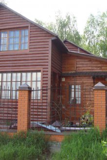 Αντιμετωπίζοντας εξοχική κατοικία με μεταλλική παρακαμπτήριος