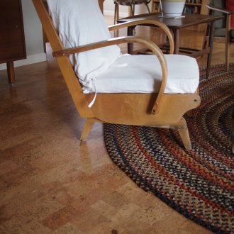 Cork laminate στο εσωτερικό του καθιστικού