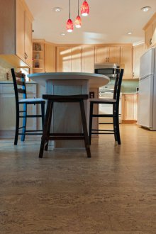 Cork laminate στην τραπεζαρία