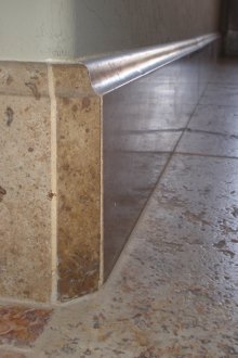 Πλάκα από πέτρα στο εσωτερικό