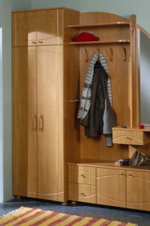 Είσοδος από μια συστοιχία για ένα στενό διάδρομο