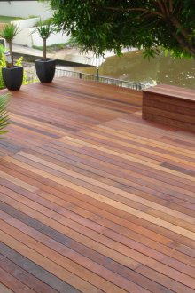 Ανθεκτικό σε υγρασία παρκέ κήπου