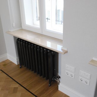 Μπαταρία χυτοσιδήρου στο σαλόνι