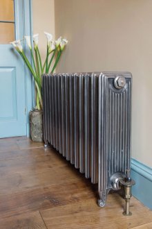 Μπαταρία χυτοσιδήρου στο εσωτερικό