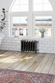 Χυτοσίδηρος μπαταρία στο μπάνιο