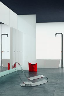 Ψυγείο αλουμινίου στο μπάνιο