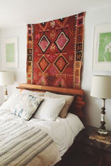 Αμερικάνικο χαλί στον τοίχο