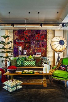 Μάλλινο χαλί στον τοίχο