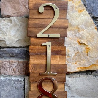 Ξύλινη πλάκα στο σπίτι