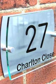 Γυάλινη πλάκα στο σπίτι