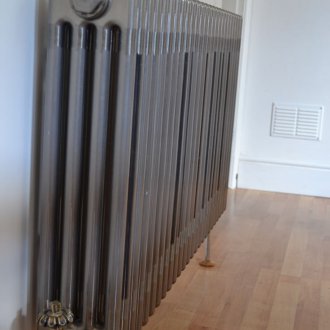 Ραδιόφωνο με διμεταλλικό ρετρό στυλ