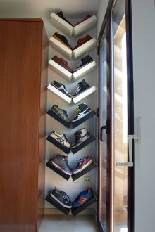 Ανοίξτε τα κεκλιμένα ράφια παπουτσιών