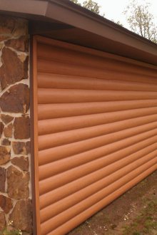 Κάλυψη κάτω από ένα μπαρ για ένα γκαράζ