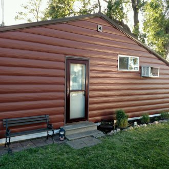 Μεταλλική παρακαμπτήριος κάτω από ένα μπαρ