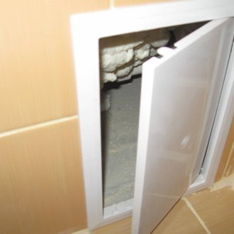 Υδραυλική καταπακτή κάτω από το λουτρό