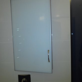 Γυάλινη καταπακτή υδραυλικών εγκαταστάσεων