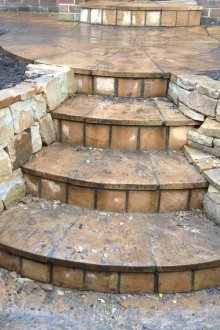 Λίθινη πέτρα στις σκάλες