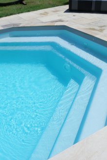 Εγκατάσταση σκάλων για την πισίνα