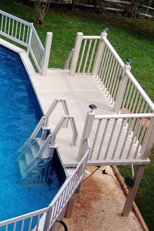 Σκάλα πισίνας με πλατφόρμα