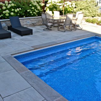 Σκάλα για την πισίνα κάτω από το νερό