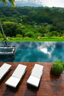 Κρυμμένη σκάλα πισίνας