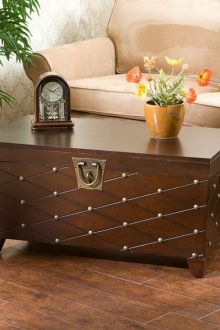 Κλασικό ρολόι στο σαλόνι