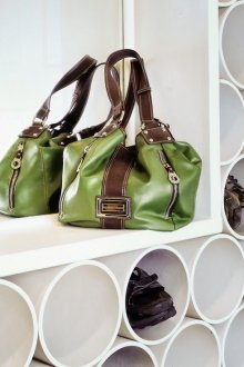 Γυαλί αποθήκευσης υποδημάτων στο διάδρομο