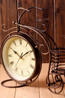 Ρολόι με βάση στο σαλόνι