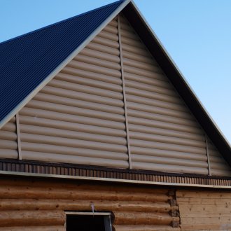 Βίλα μπλοκ σπίτι κάτω από ένα αρχείο καταγραφής