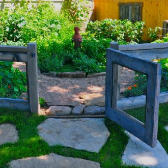 Ξύλινη πύλη από δίχτυ