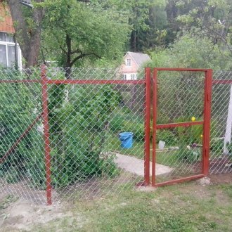 Μεταλλική πύλη από δίχτυ