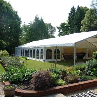 Τέντα κήπου σε μεταλλικό σκελετό