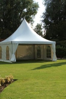 Υδροαπωθητικό σκηνικό κήπου