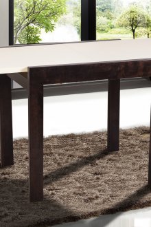 Αντίθεση μαύρο και άσπρο ξύλινο τραπέζι