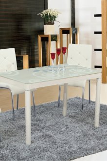 Ορθογώνιο λευκό τραπέζι με γυάλινη κορυφή για μια μικρή κουζίνα