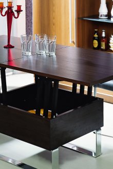 Αναδιπλούμενο σκοτεινό τραπέζι για την κουζίνα