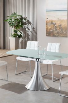 Μινιμαλιστική τραπεζαρία με γυάλινη επένδυση