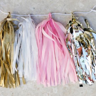 Χαρτί γιρλάντα σε μορφή πομπών