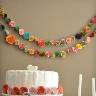 Γκαρλάντα με τριαντάφυλλα από χαρτί